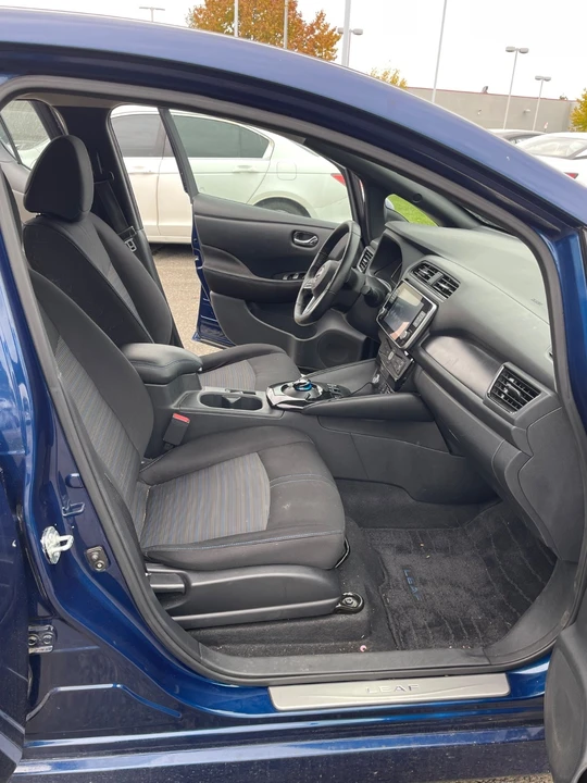 2023 Nissan Leaf - Image 4 of 10