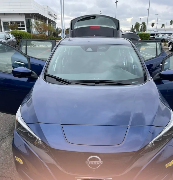 2023 Nissan Leaf - Image 9 of 10
