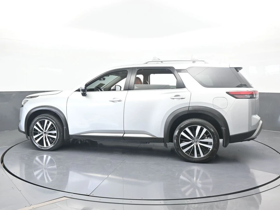 2023 Nissan Pathfinder 5th Gen - Image 3 of 12