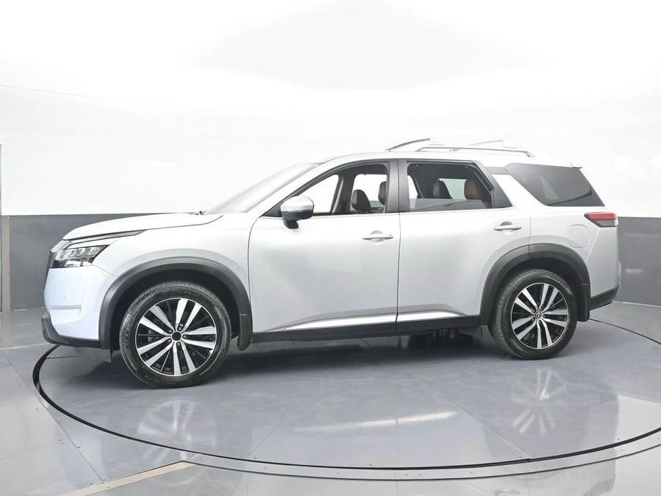 2023 Nissan Pathfinder 5th Gen - Image 2 of 12