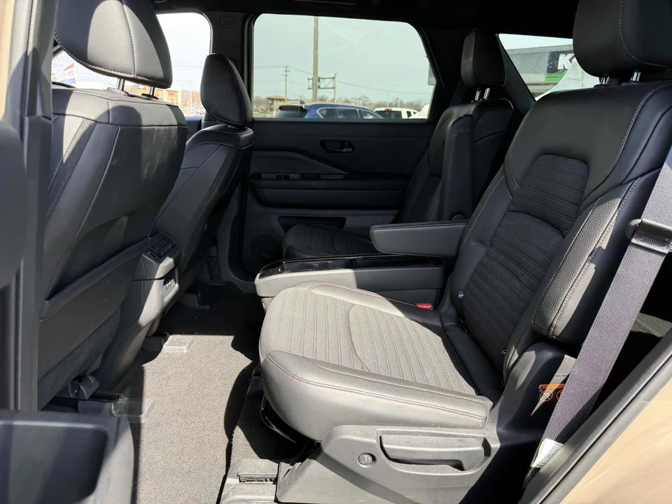 2023 Nissan Pathfinder 5th Gen - Image 10 of 21