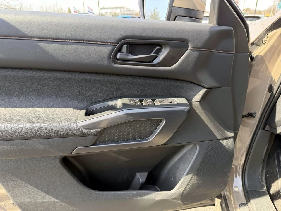 2023 Nissan Pathfinder 5th Gen - Image 15 of 21