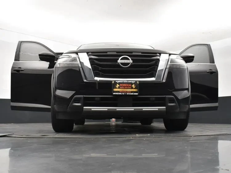2023 Nissan Pathfinder 5th Gen - Image 11 of 12