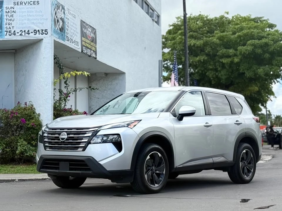 2023 Nissan Rogue - Image 3 of 7
