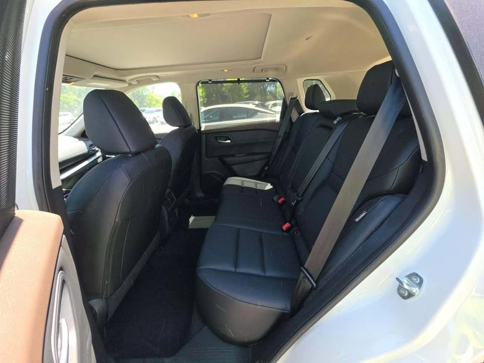 2023 Nissan Rogue - Image 7 of 13