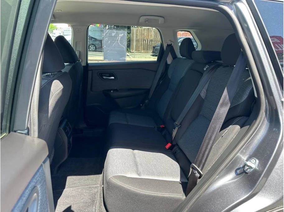 2023 Nissan Rogue - Image 5 of 5
