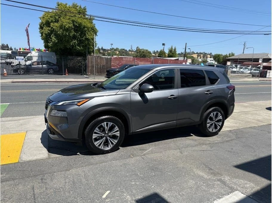 2023 Nissan Rogue - Image 2 of 5