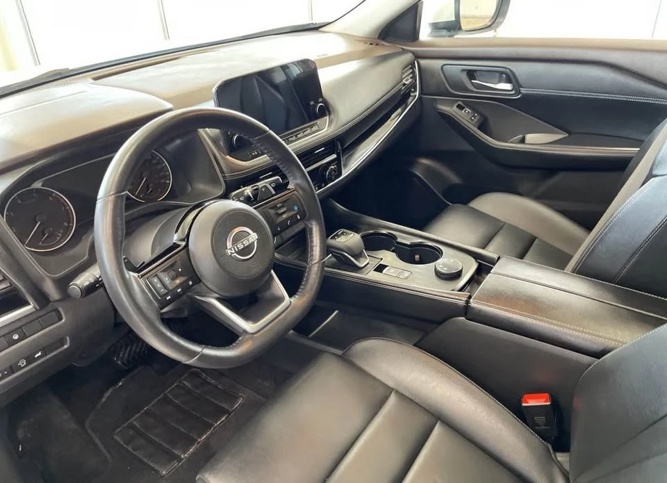 2023 Nissan Rogue - Image 11 of 17