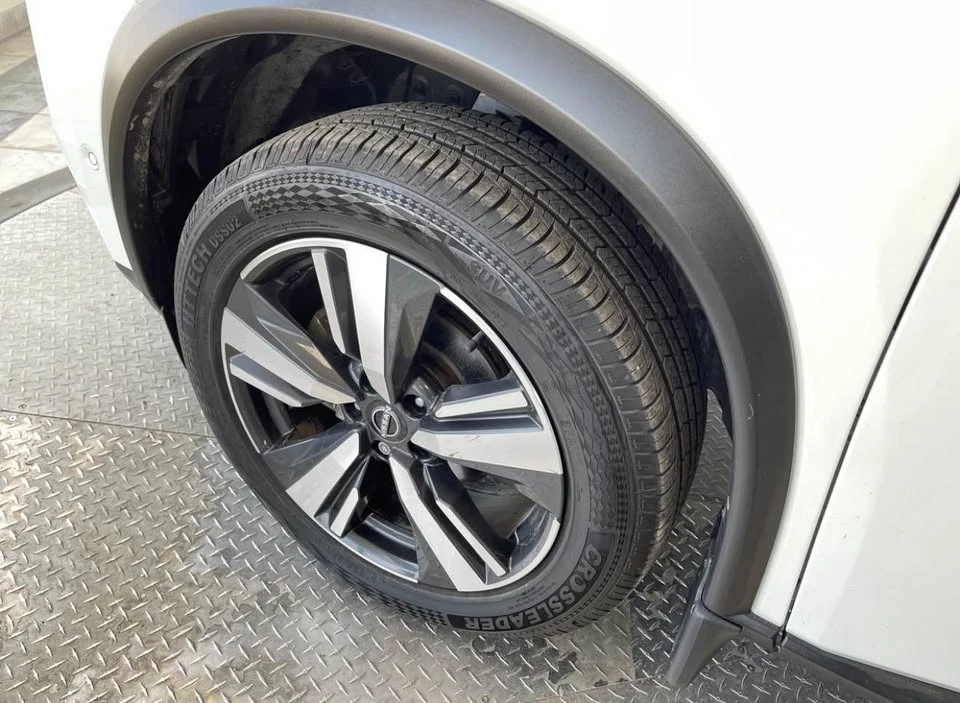 2023 Nissan Rogue - Image 10 of 17