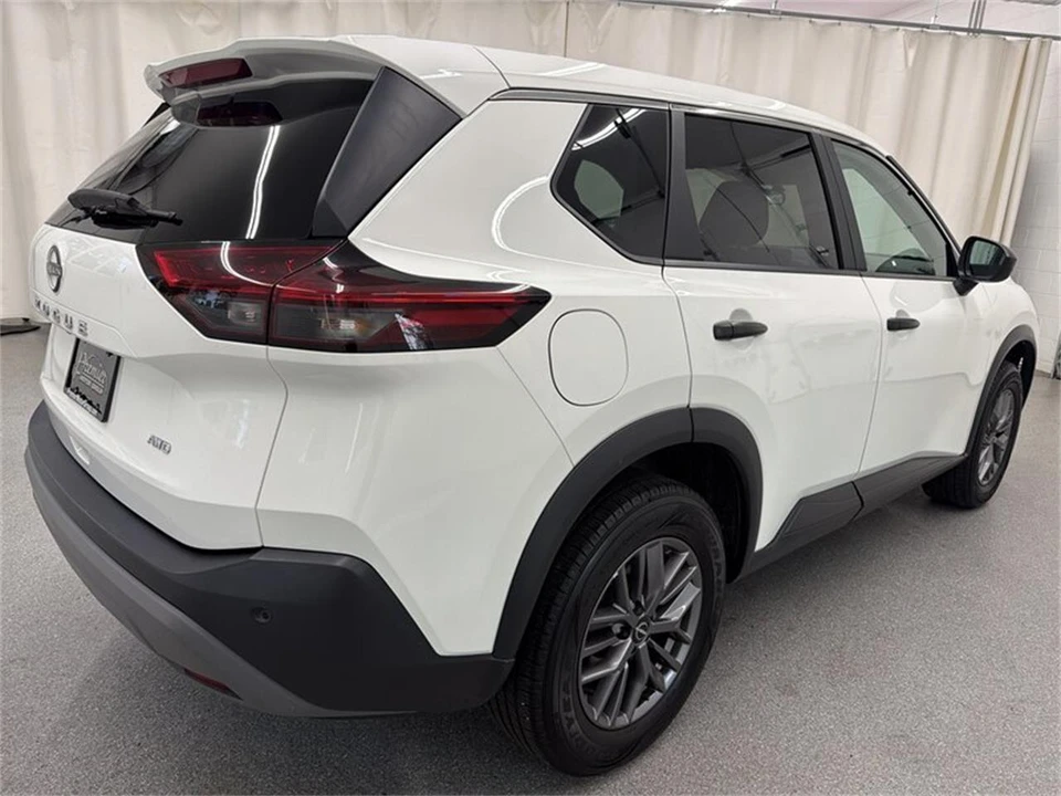 2023 Nissan Rogue - Image 5 of 16
