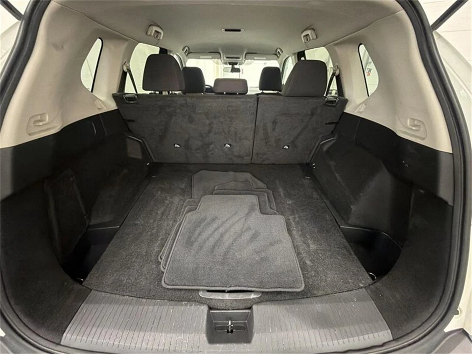 2023 Nissan Rogue - Image 15 of 16