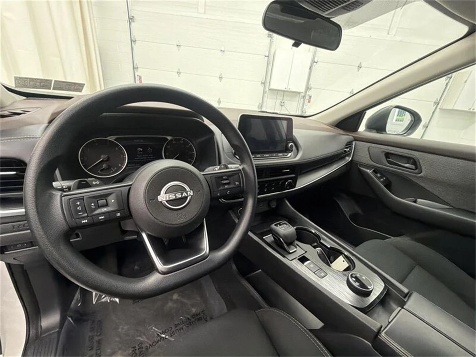 2023 Nissan Rogue - Image 11 of 16