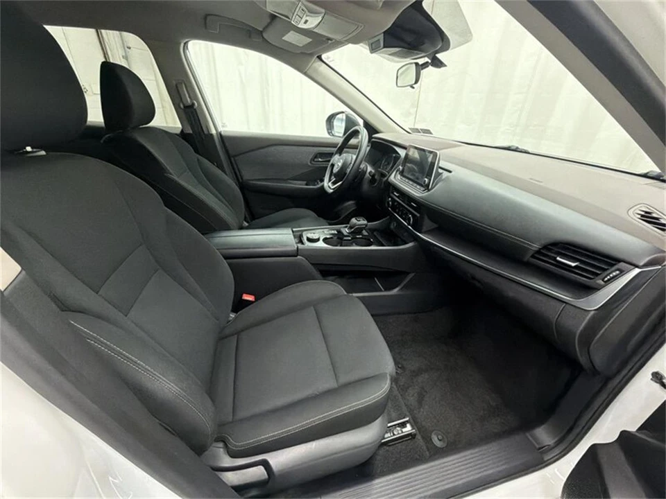 2023 Nissan Rogue - Image 13 of 16