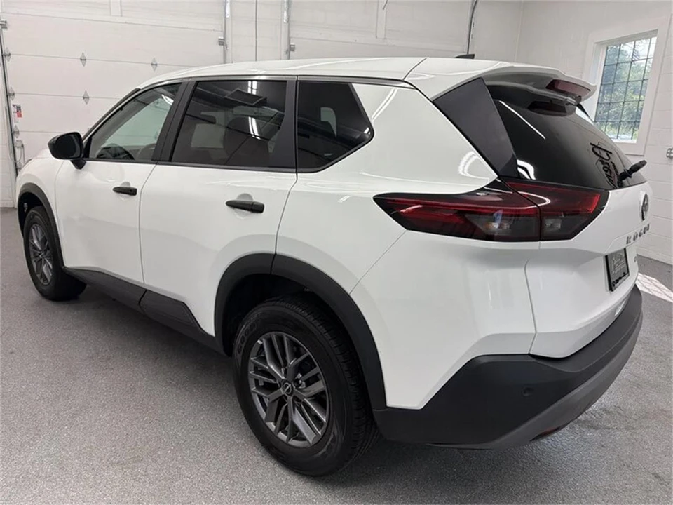2023 Nissan Rogue - Image 7 of 16