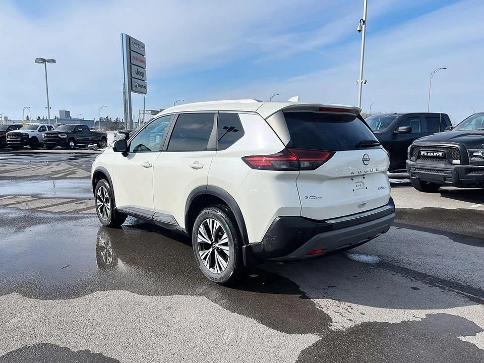 2023 Nissan Rogue - Image 4 of 11