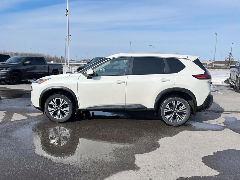 2023 Nissan Rogue - Image 3 of 11