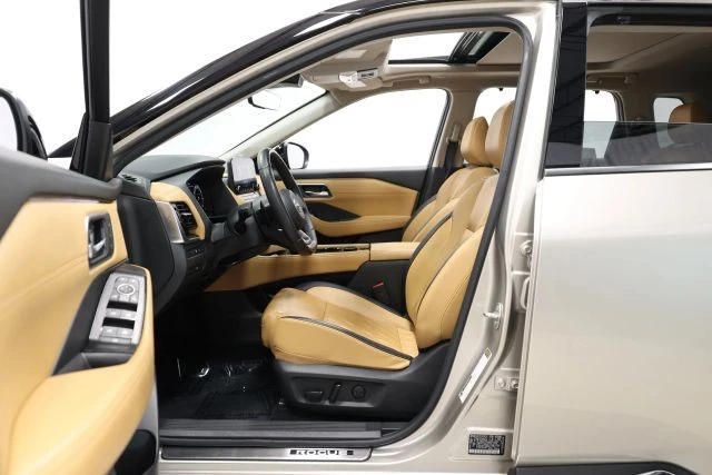 2023 Nissan Rogue - Image 12 of 21