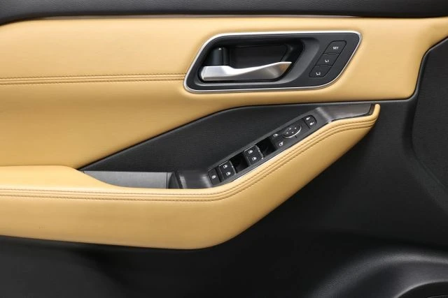 2023 Nissan Rogue - Image 10 of 21