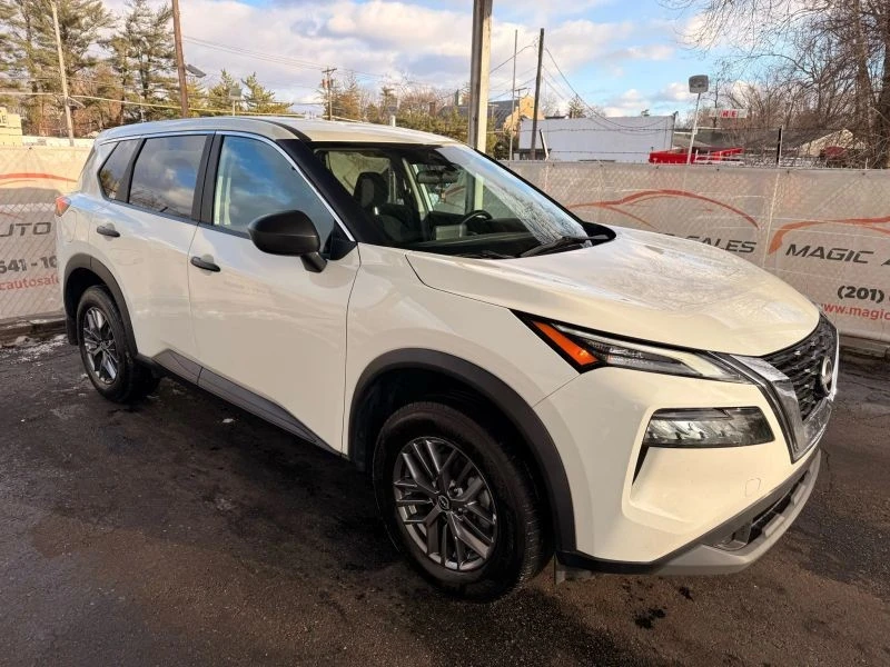 2023 Nissan Rogue - Image 7 of 12