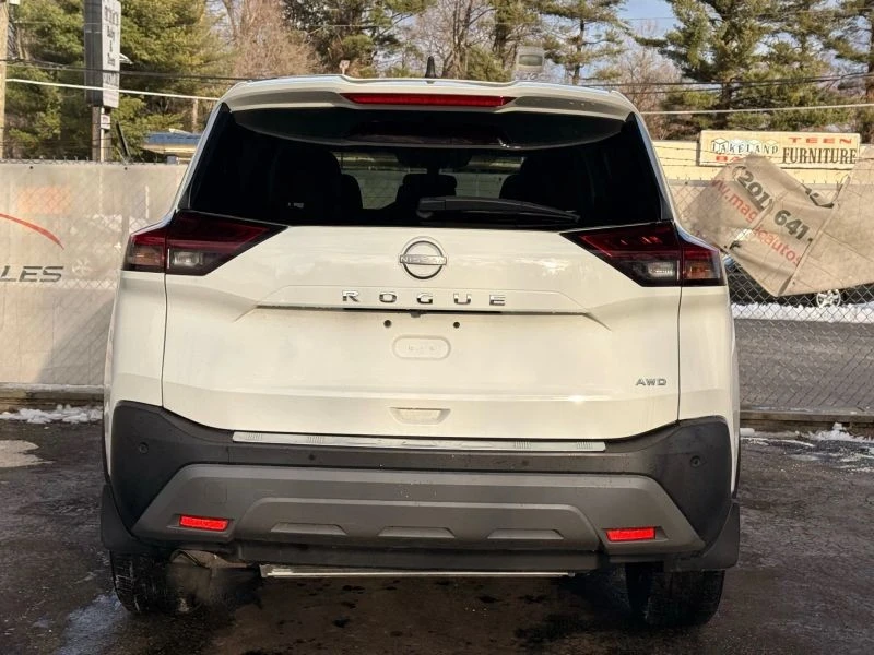 2023 Nissan Rogue - Image 10 of 12