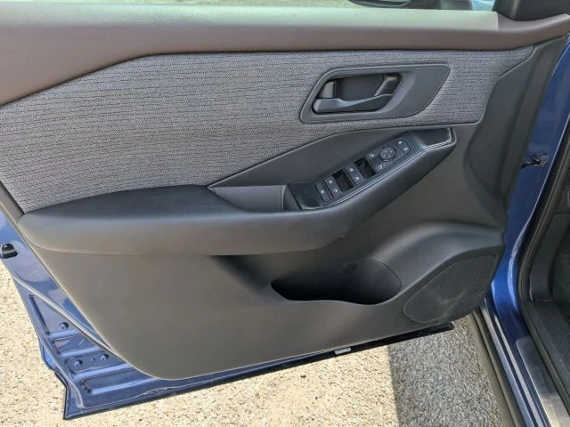 2023 Nissan Rogue - Image 11 of 21