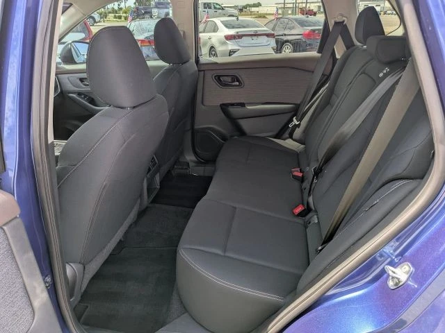 2023 Nissan Rogue - Image 12 of 21