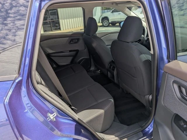 2023 Nissan Rogue - Image 14 of 21