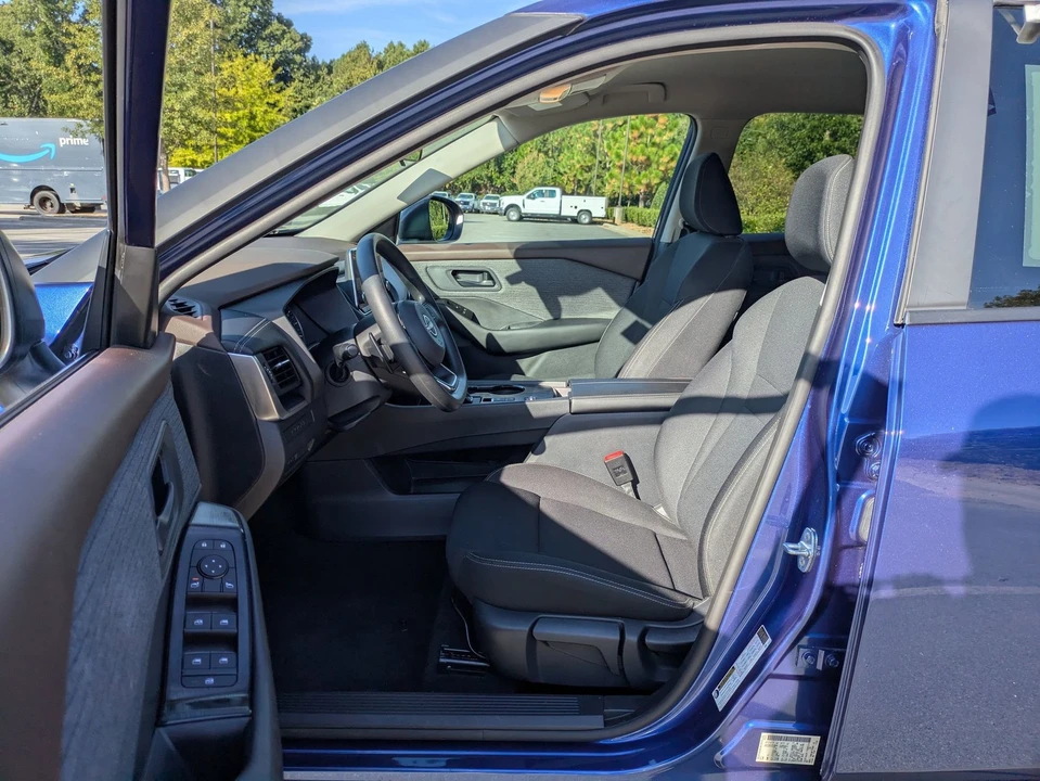 2023 Nissan Rogue - Image 12 of 21