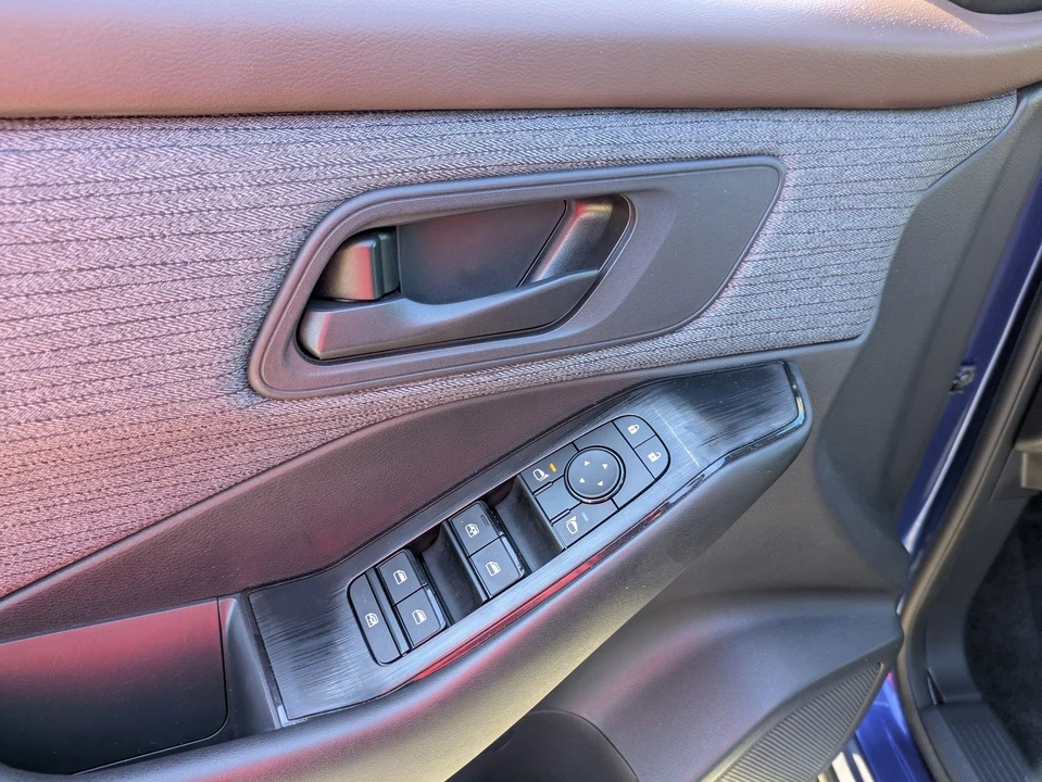 2023 Nissan Rogue - Image 16 of 21