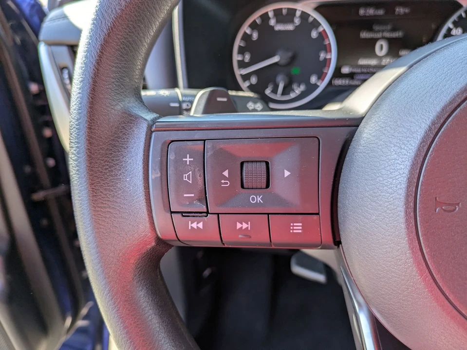 2023 Nissan Rogue - Image 18 of 21