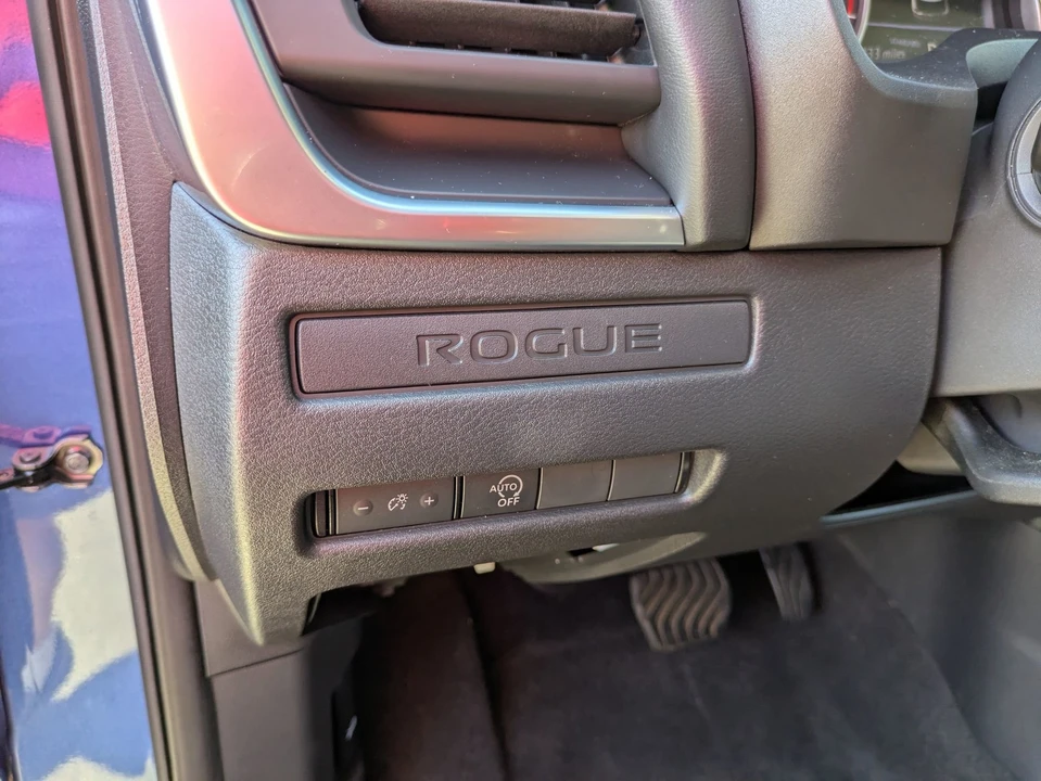 2023 Nissan Rogue - Image 17 of 21