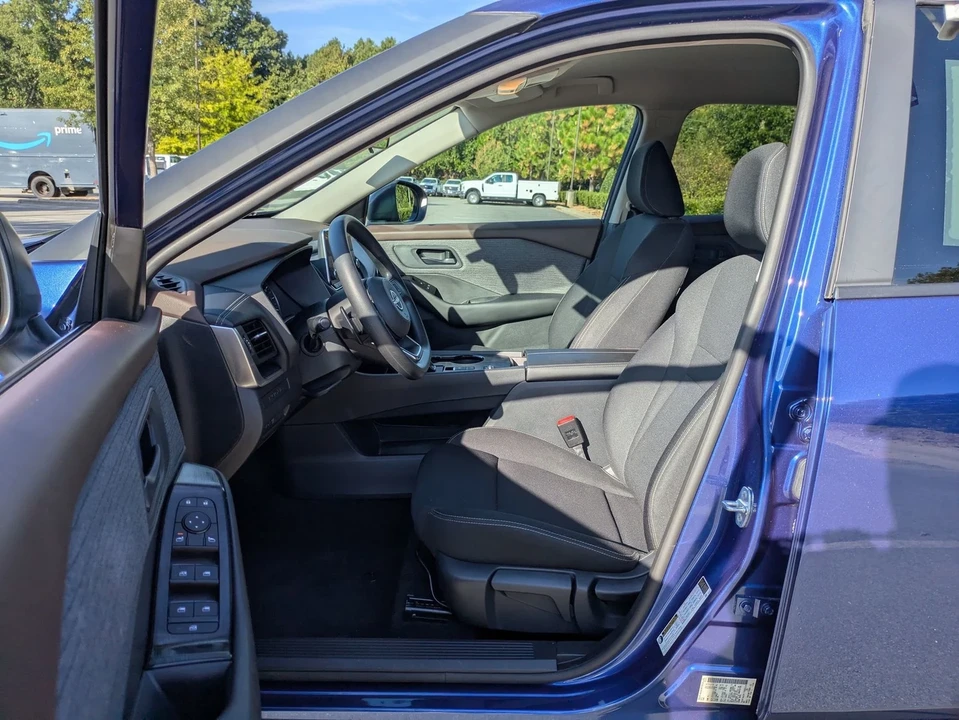 2023 Nissan Rogue - Image 12 of 21