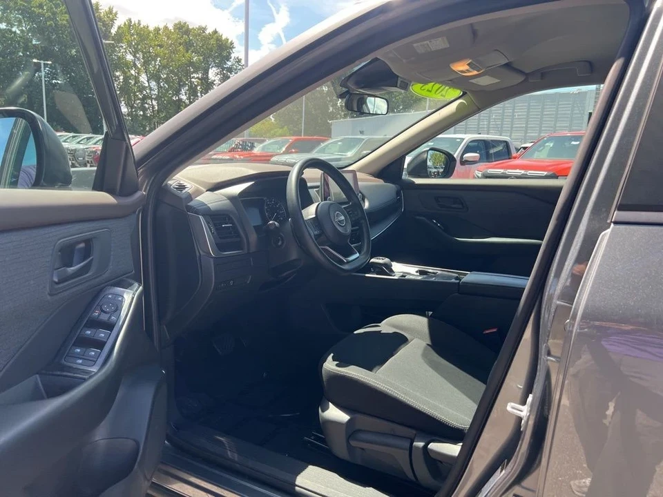 2023 Nissan Rogue - Image 2 of 12