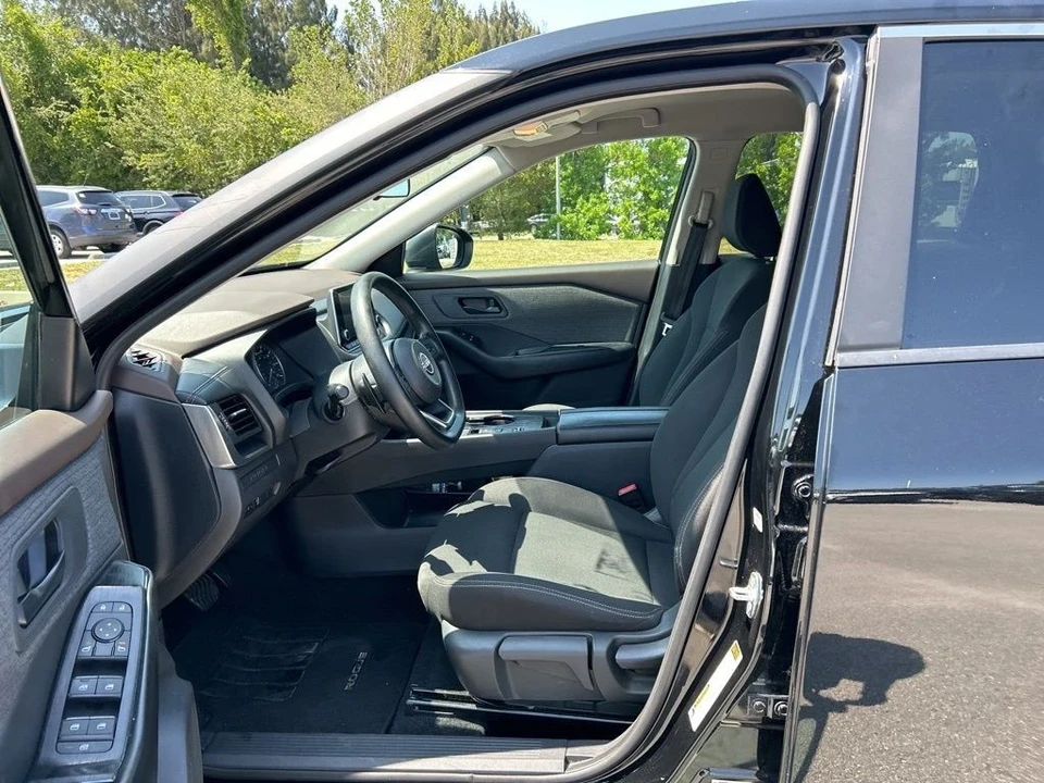 2023 Nissan Rogue - Image 9 of 12