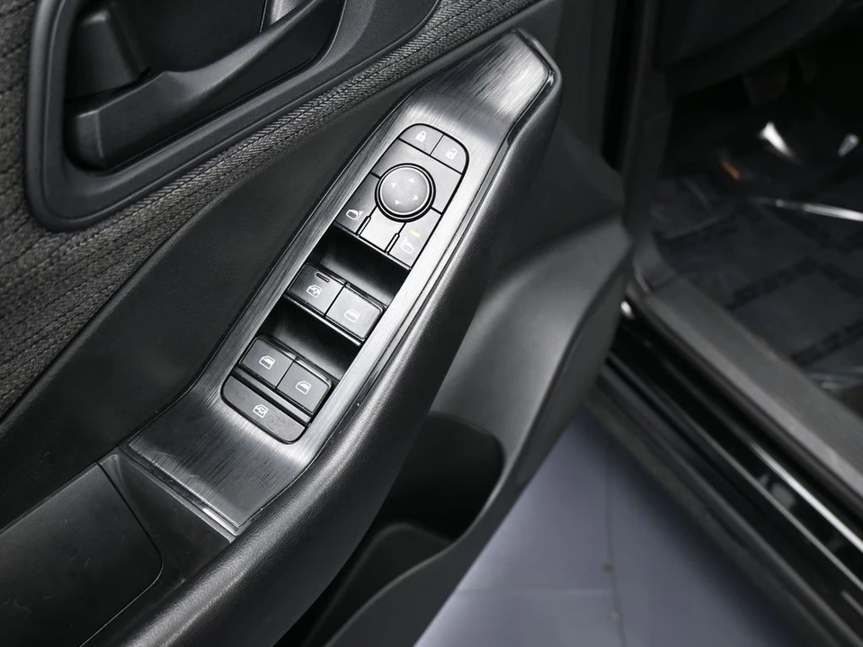 2023 Nissan Rogue - Image 13 of 21