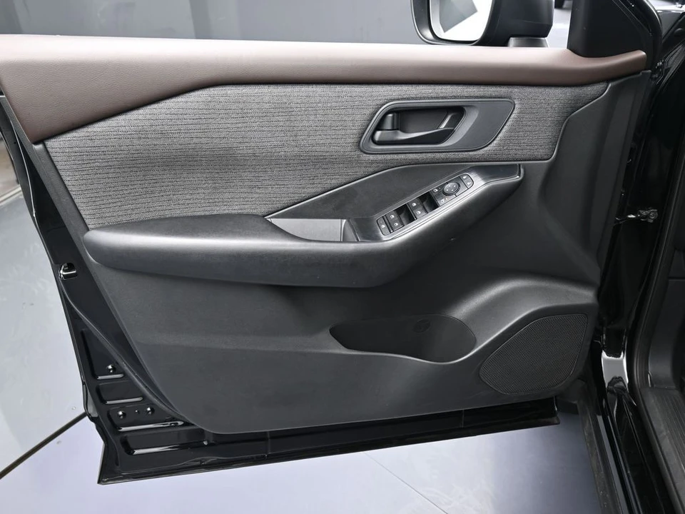 2023 Nissan Rogue - Image 12 of 12