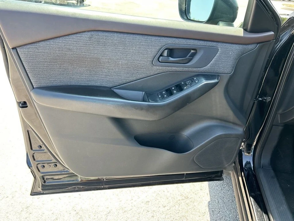 2023 Nissan Rogue - Image 10 of 12