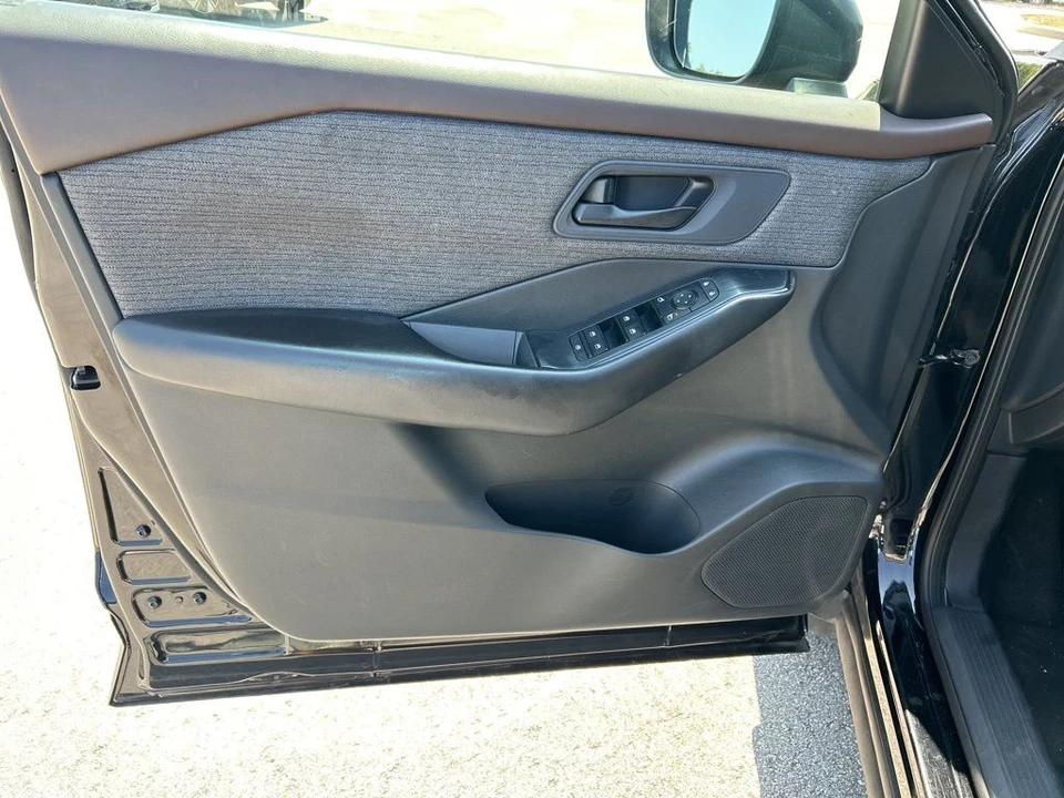 2023 Nissan Rogue - Image 10 of 21