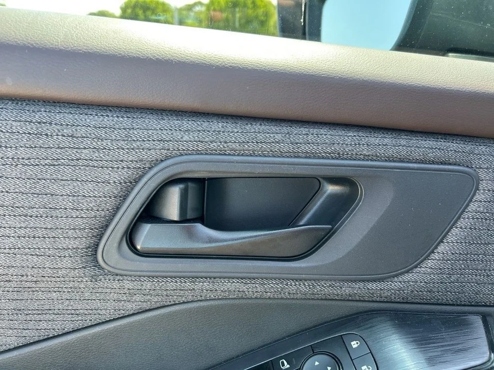 2023 Nissan Rogue - Image 11 of 12