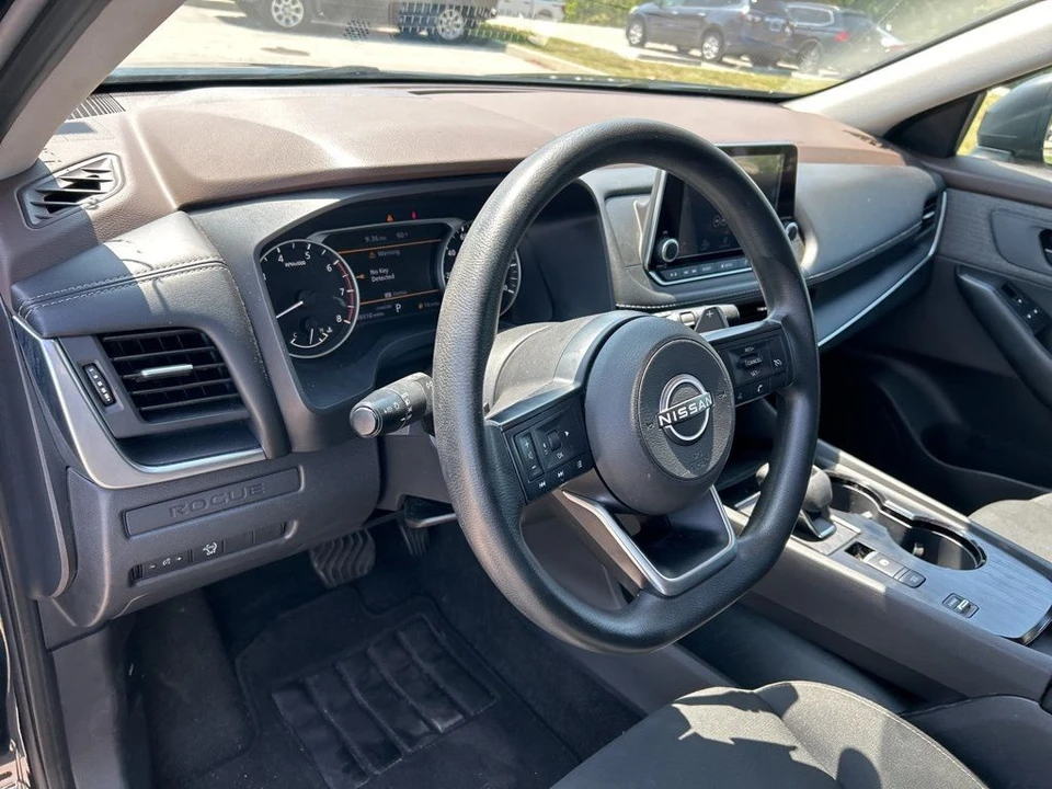 2023 Nissan Rogue - Image 15 of 21