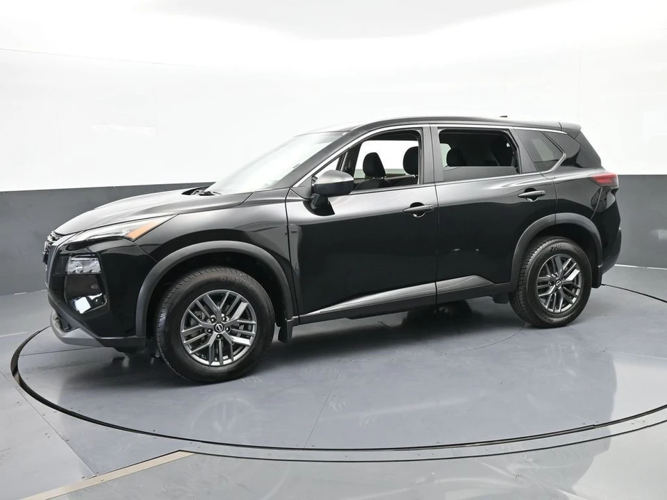 2023 Nissan Rogue - Image 2 of 12
