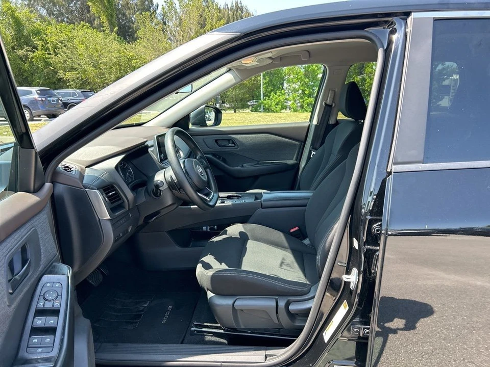 2023 Nissan Rogue - Image 9 of 21