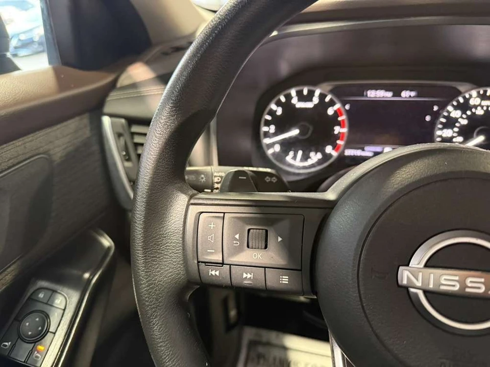 2023 Nissan Rogue - Image 13 of 21