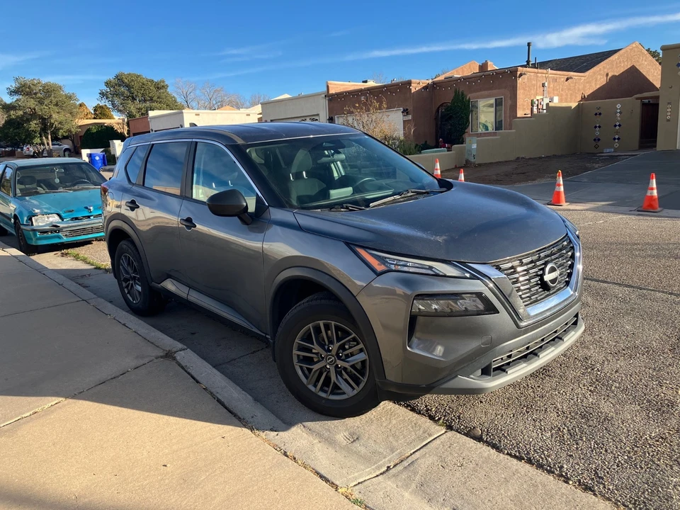 2023 Nissan Rogue - Image 2 of 15