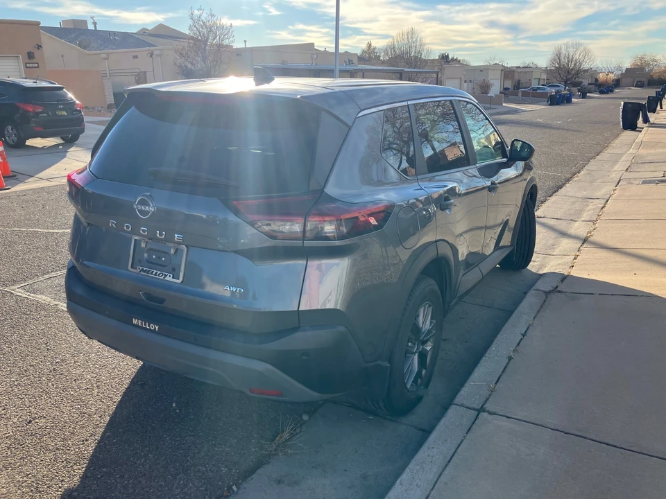 2023 Nissan Rogue - Image 4 of 15