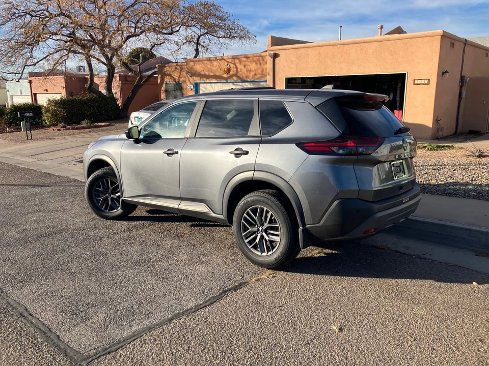 2023 Nissan Rogue - Image 3 of 15