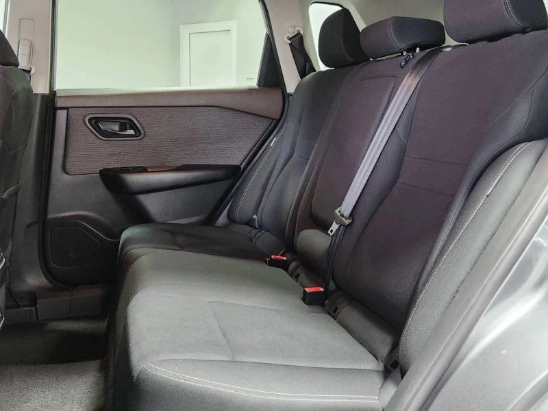2023 Nissan Rogue - Image 11 of 12