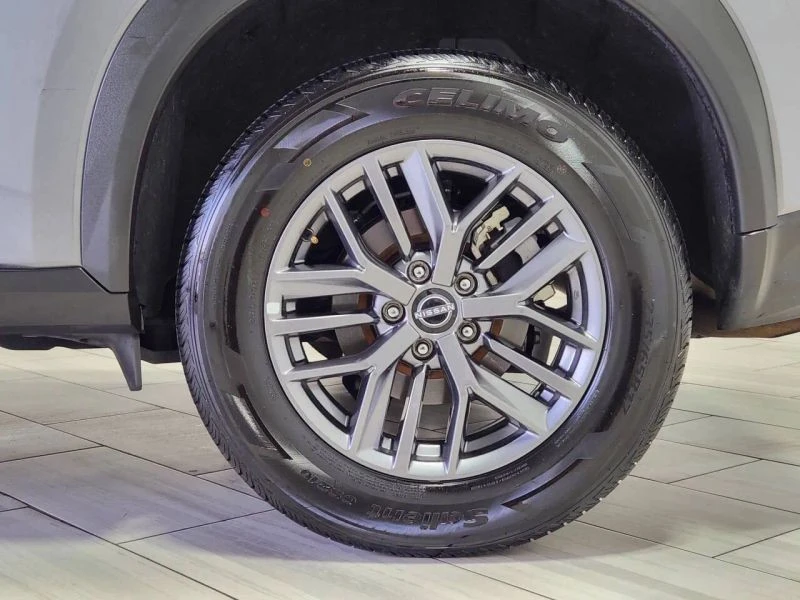 2023 Nissan Rogue - Image 8 of 12