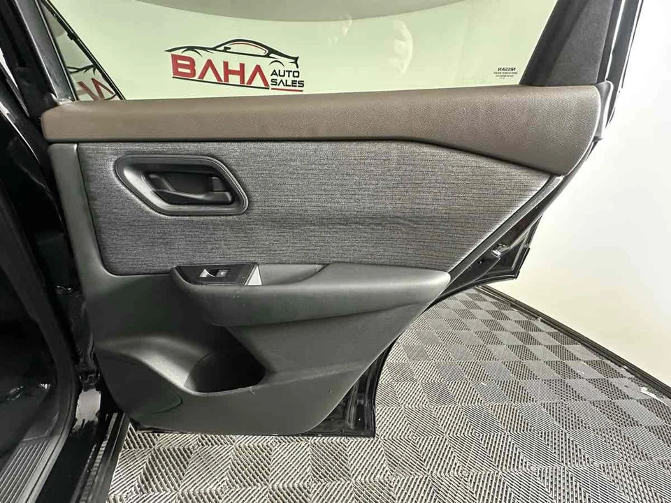 2023 Nissan Rogue - Image 18 of 21