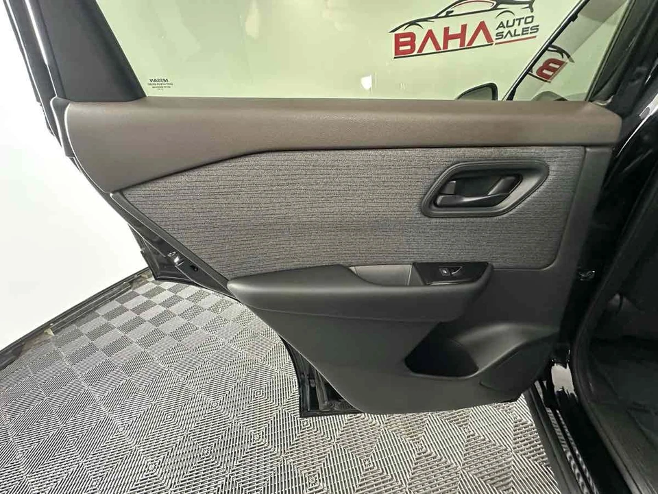 2023 Nissan Rogue - Image 17 of 21